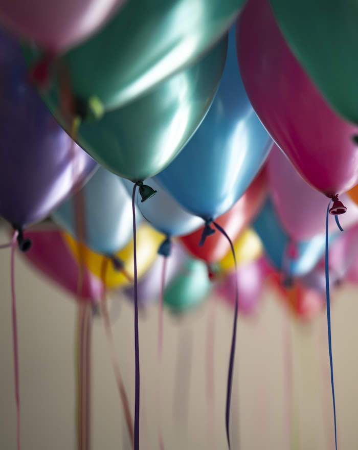 Geburtstagsfeier mit bunten Ballons im Café Bar Cuba Graz